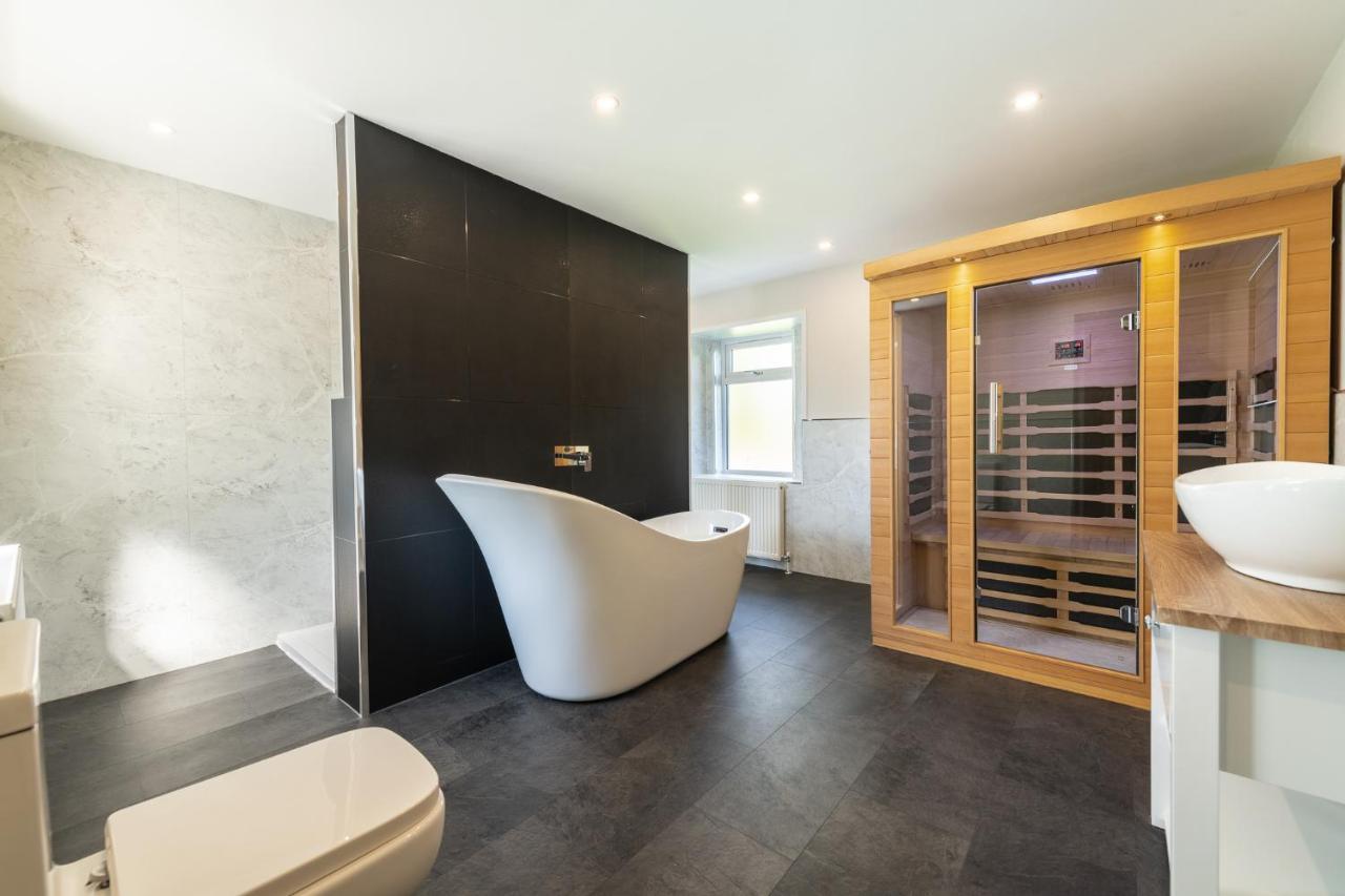 Nether Newton - Sleeps 12, Hottub, Sauna, Private Garden Newmilns Eksteriør bilde