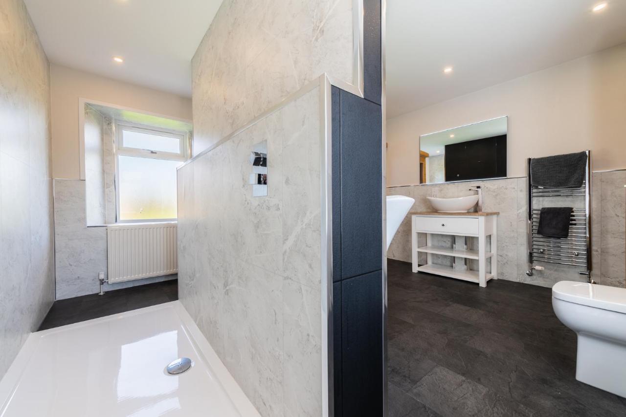 Nether Newton - Sleeps 12, Hottub, Sauna, Private Garden Newmilns Eksteriør bilde